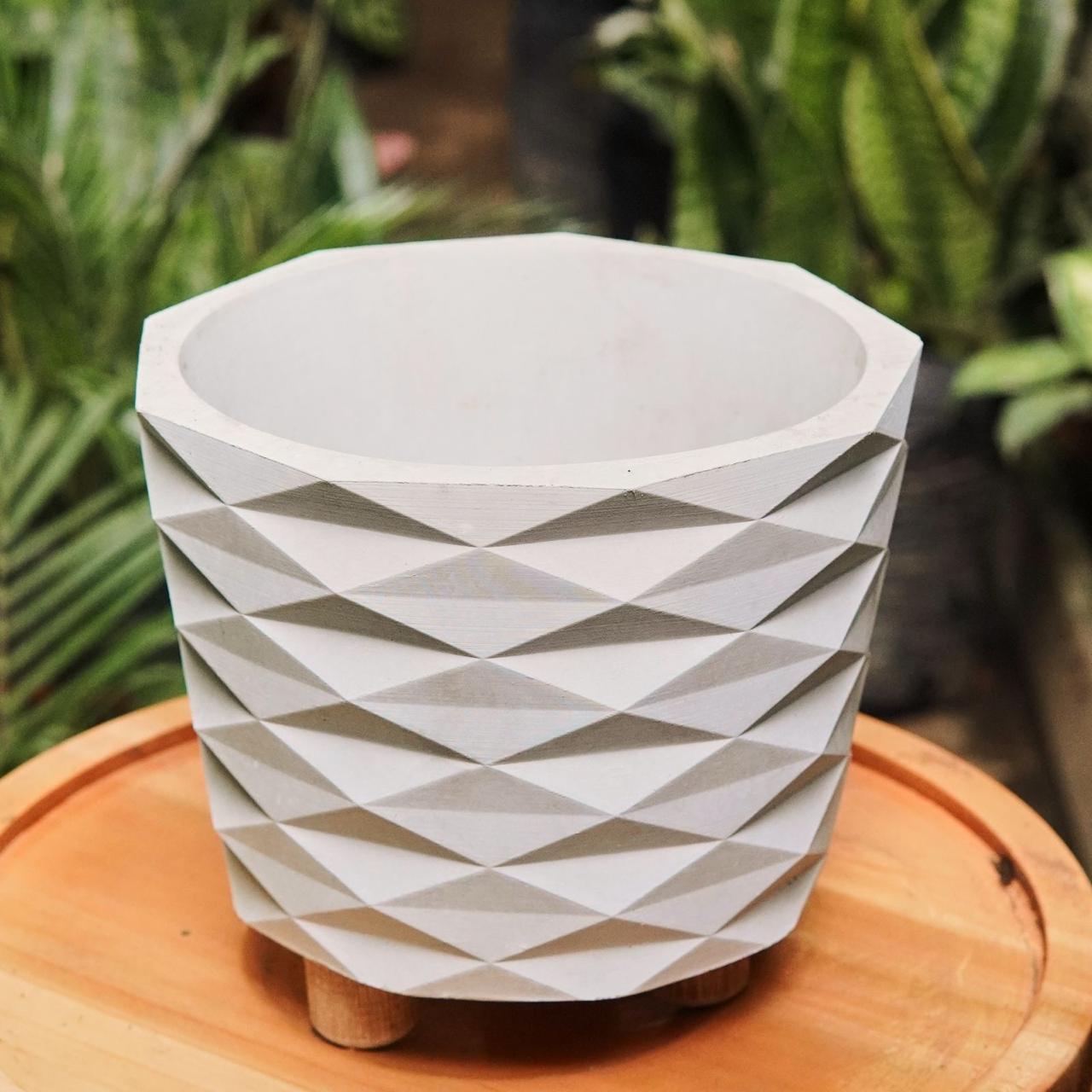 Matera Prisma con patas - Vivero Florecer